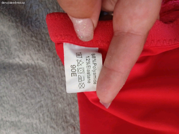 červená podprsenka vel.90E