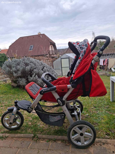 Cerveny sportovni kocarek