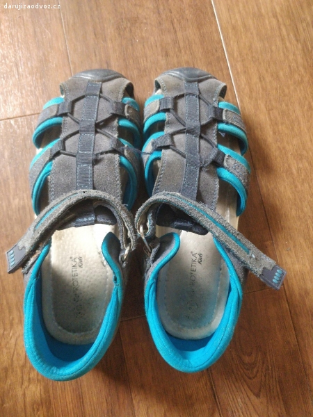 Chlapecké sandály, velikost 36. Chlapecké sandály značky Protetika Kids, velikost 36. Délka stélky cca 22,5 cm. Nošené, ale v dobrém stavu.