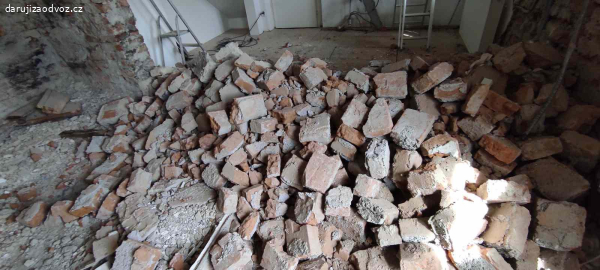 cihly z bouračky
