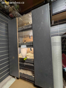 Čtyřpatrová klec na křepelky.