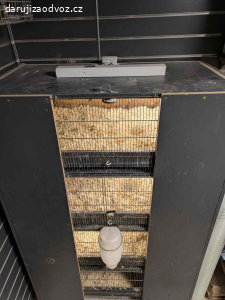 Čtyřpatrová klec na křepelky.