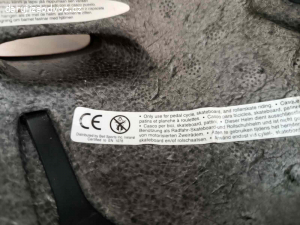 cyklistická helma fialová s potiskem, dětská