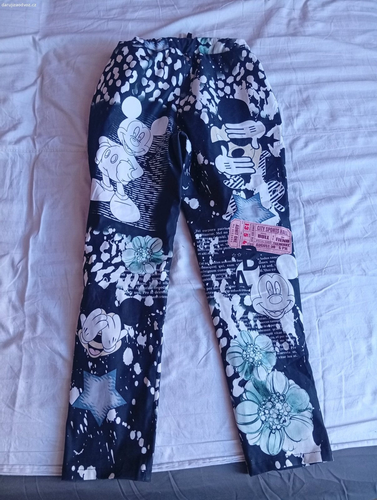 Dámské kalhoty Mickey. Velikost L 
Délka 94 cm Pas 2* 37 cm až 2*50cm