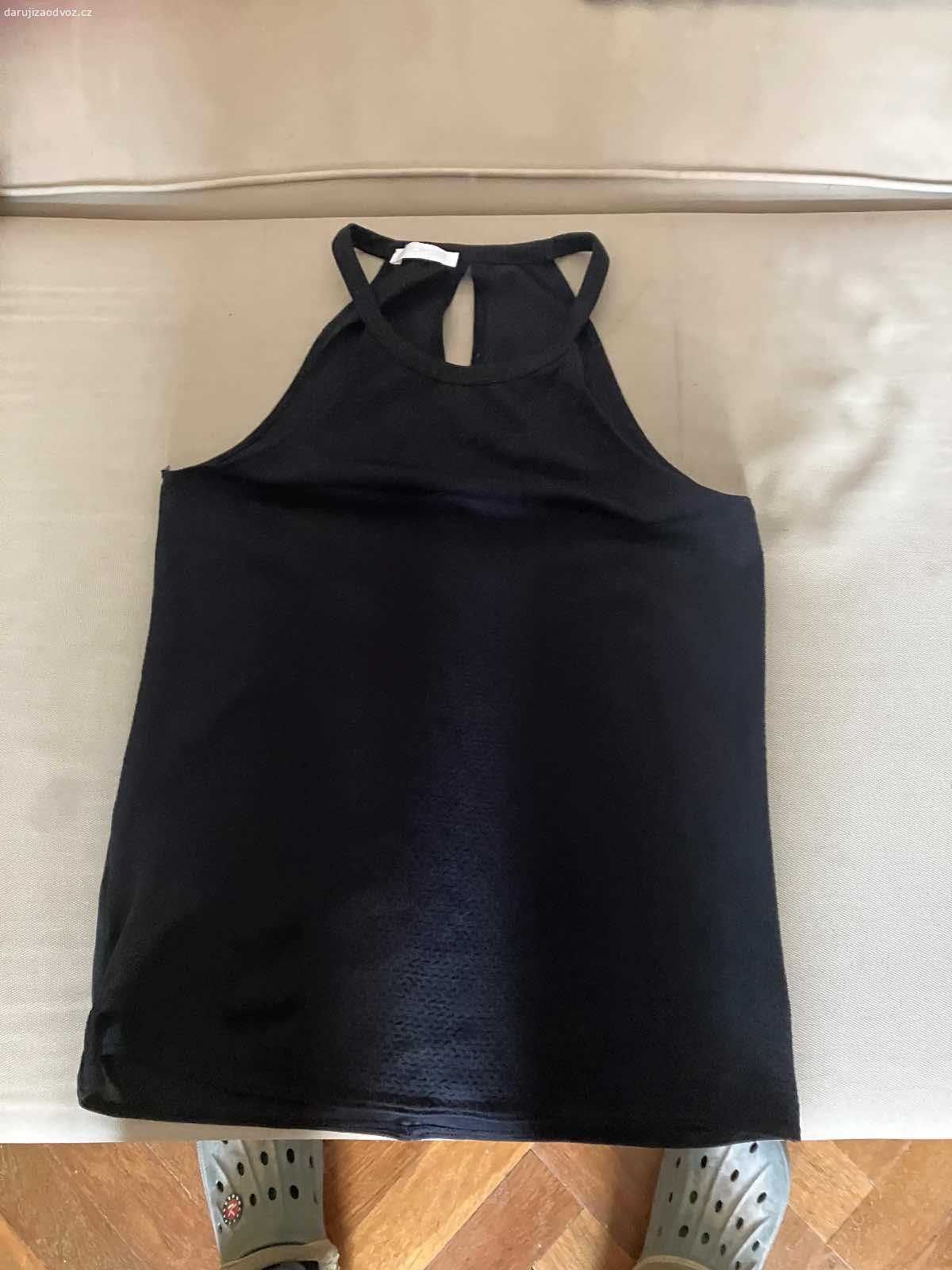 Dámské oblečení velikost M, některé S. Daruji dámské oblečení ve velikosti M, pár kusů je S. Oblečení je v dobrém stavu, vhodné na donošení. Různé kousky trička, mikiny, sukně, šaty

Zdarma, ideálně jako celek