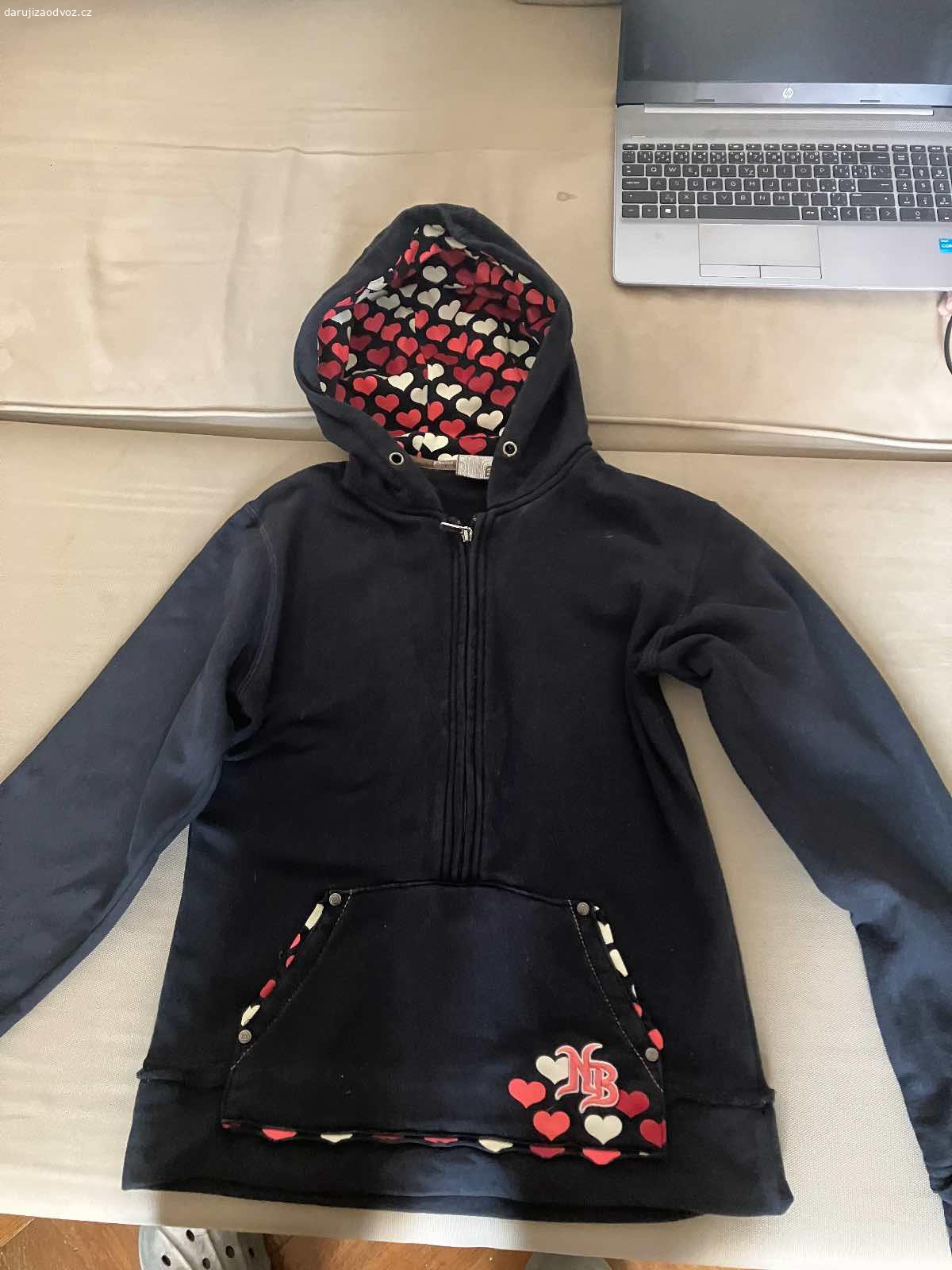 Dámské oblečení velikost M, některé S. Daruji dámské oblečení ve velikosti M, pár kusů je S. Oblečení je v dobrém stavu, vhodné na donošení. Různé kousky trička, mikiny, sukně, šaty

Zdarma, ideálně jako celek