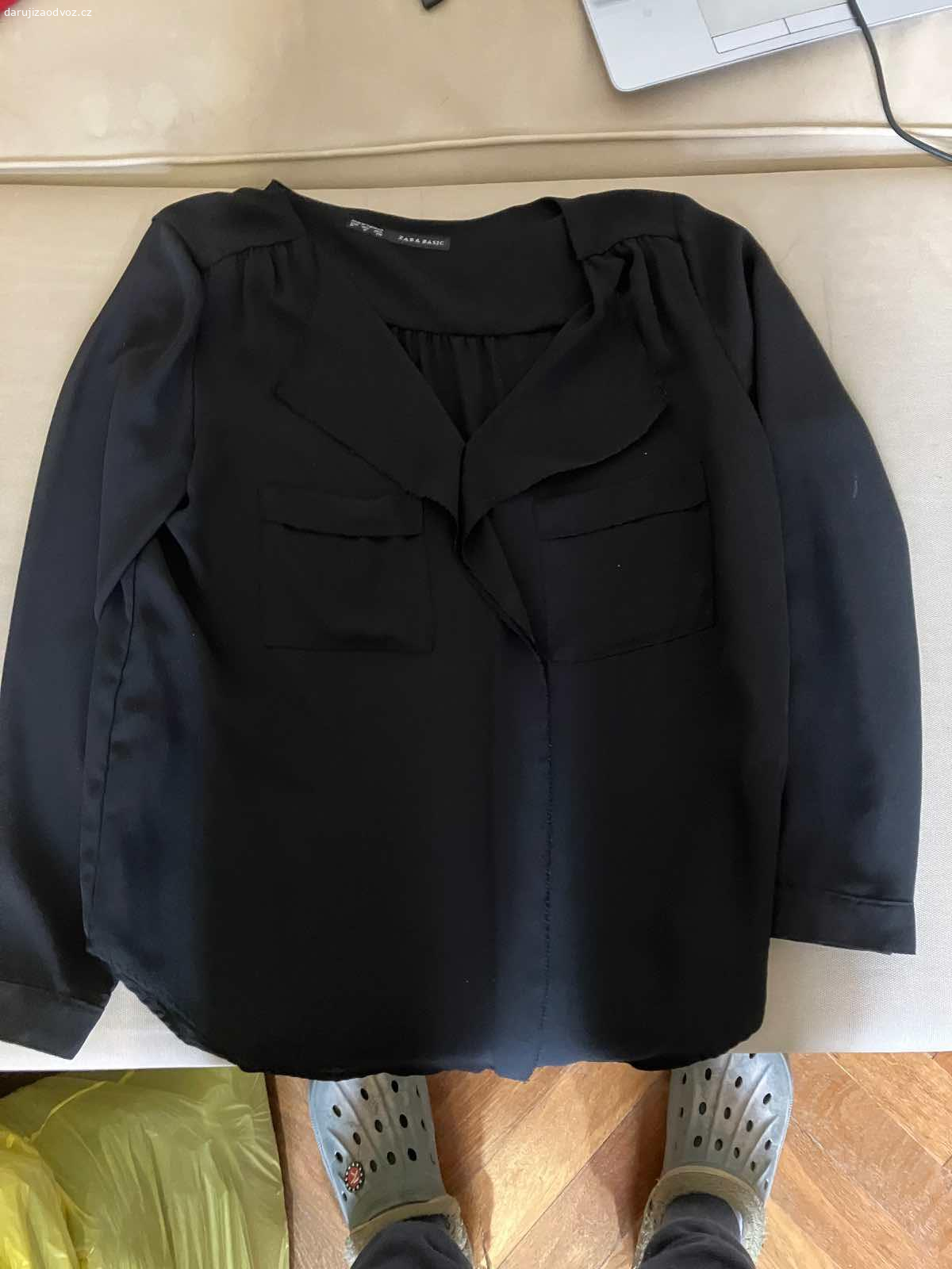 Dámské oblečení, velikost M, některé S. Daruji dámské oblečení ve velikosti M, pár kusů je S. Oblečení je v dobrém stavu, vhodné na donošení. Různé kousky trička, mikiny, sukně, šaty

Zdarma, ideálně jako celek