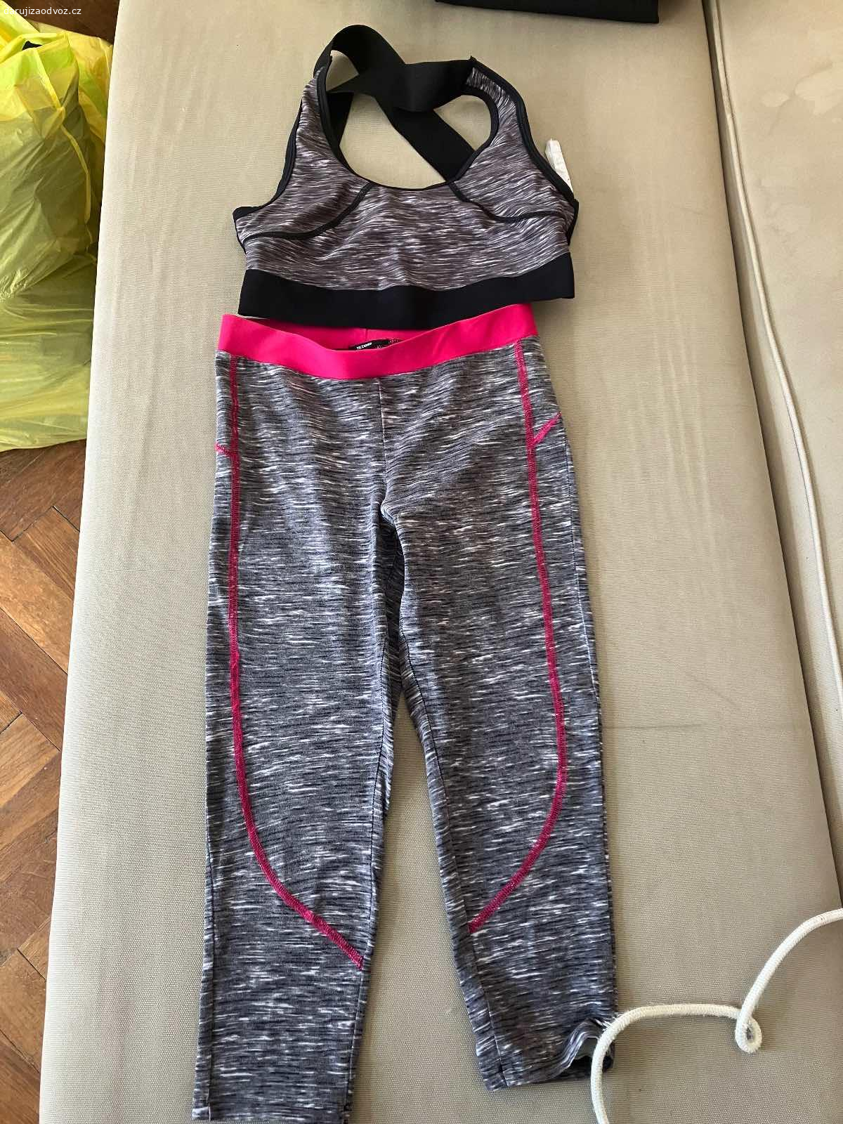 Dámské oblečení velikost M, některé S. Daruji dámské oblečení ve velikosti M, pár kusů je S. Oblečení je v dobrém stavu, vhodné na donošení. Různé kousky trička, mikiny, sukně, šaty

Zdarma, ideálně jako celek