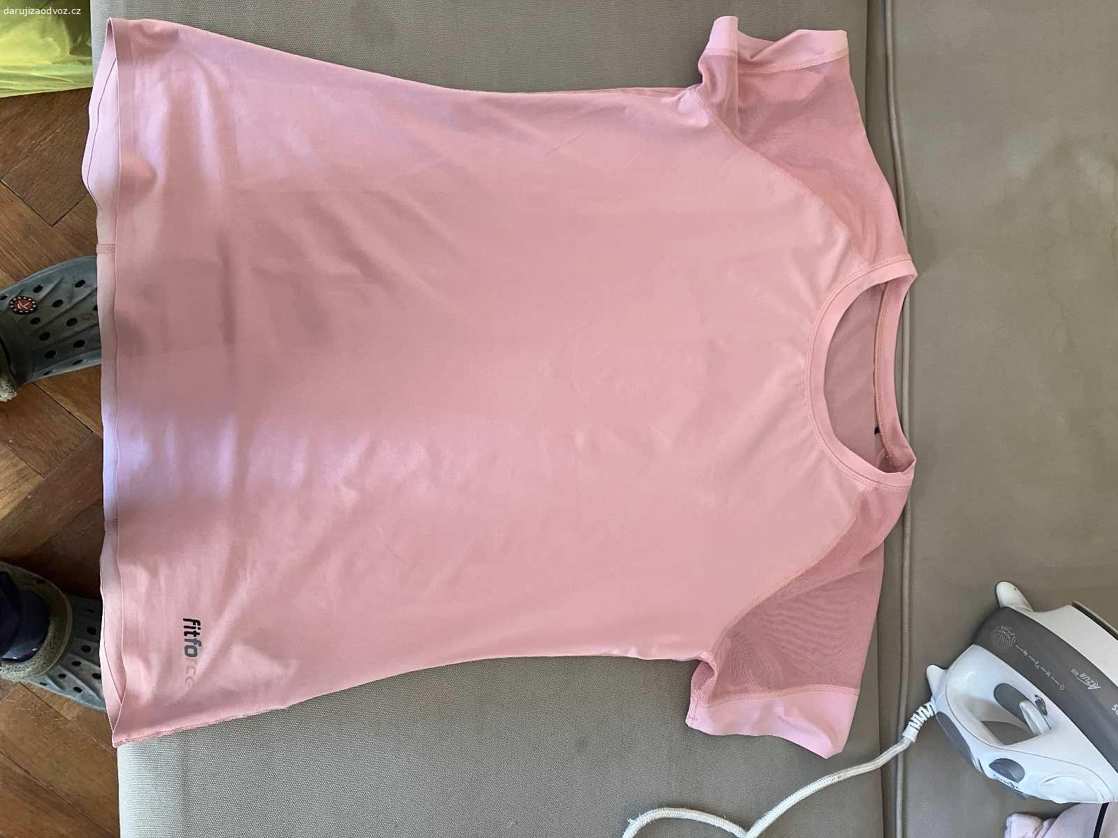 Dámské oblečení velikost M, některé S. Daruji dámské oblečení ve velikosti M, pár kusů je S. Oblečení je v dobrém stavu, vhodné na donošení. Různé kousky trička, mikiny, sukně, šaty

Zdarma, ideálně jako celek