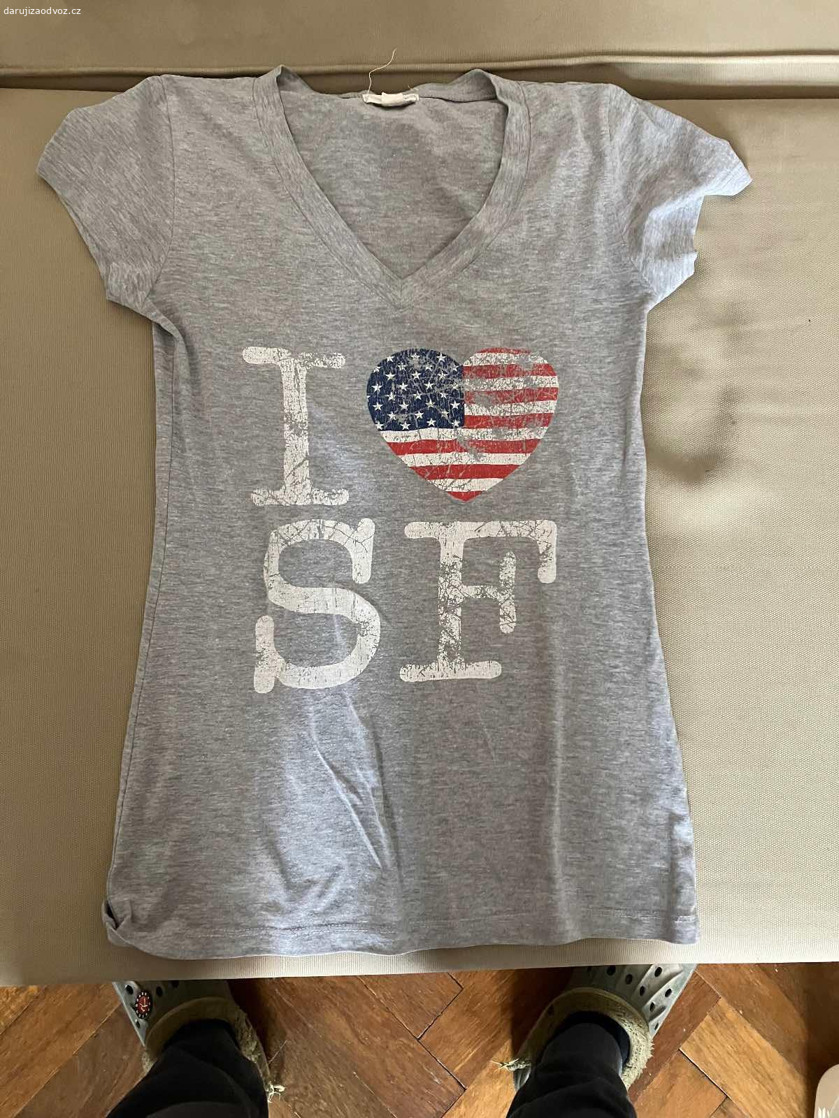 Dámské oblečení velikost M, S. Daruji dámské oblečení ve velikosti M, pár kusů je S. Oblečení je v dobrém stavu, vhodné na donošení. Různé kousky trička, mikiny, sukně, šaty

Zdarma, ideálně jako celek