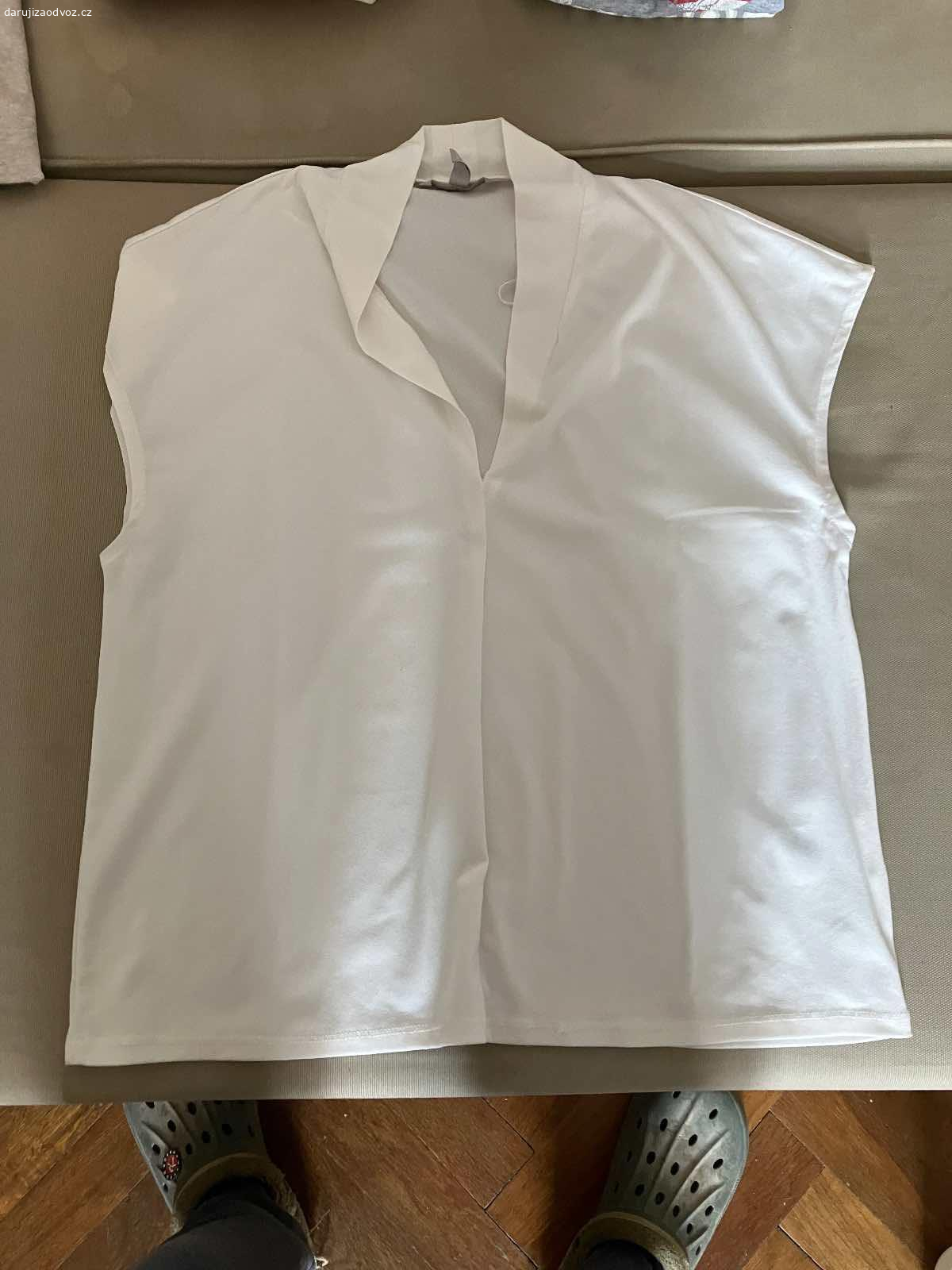 Dámské oblečení velikost M, S. Daruji dámské oblečení ve velikosti M, pár kusů je S. Oblečení je v dobrém stavu, vhodné na donošení. Různé kousky trička, mikiny, sukně, šaty

Zdarma, ideálně jako celek