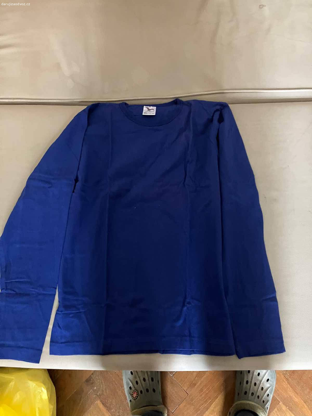 Dámské oblečení velikost M, S. Daruji dámské oblečení ve velikosti M, pár kusů je S. Oblečení je v dobrém stavu, vhodné na donošení. Různé kousky trička, mikiny, sukně, šaty

Zdarma, ideálně jako celek