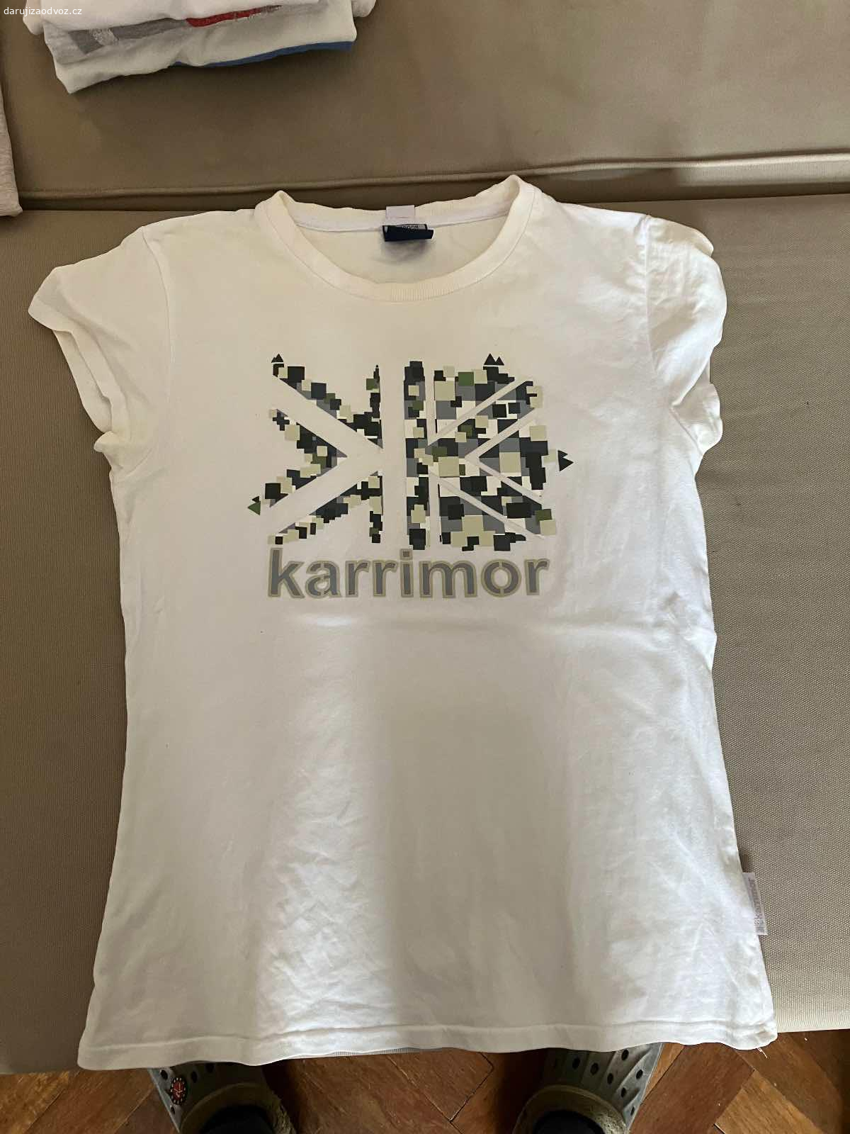 Dámské oblečení většina velikosti M, některé S. Daruji dámské oblečení ve velikosti M, pár kusů je S. Oblečení je v dobrém stavu, vhodné na donošení. Různé kousky trička, mikiny, sukně, šaty

Zdarma, ideálně jako celek