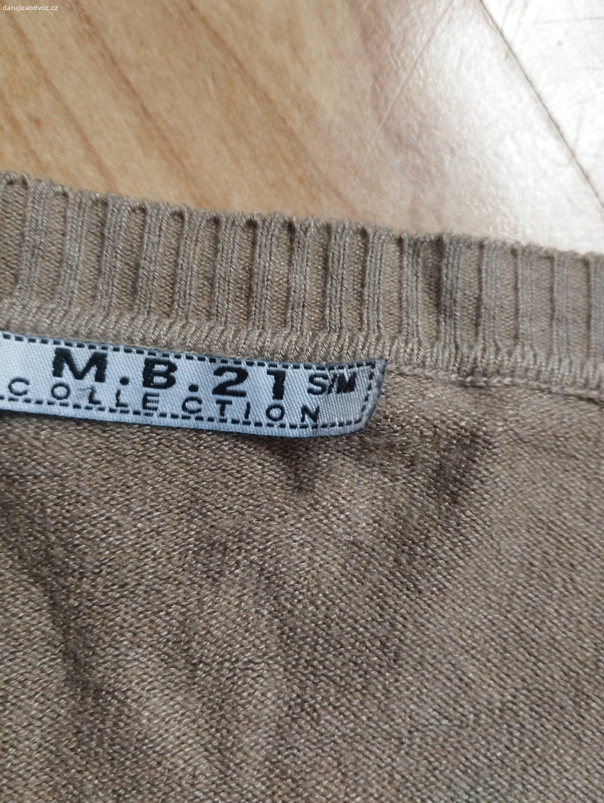 Dámské oblečení. Daruji vše co je na fotkách. Odběr Kladno nebo Řeporyje.