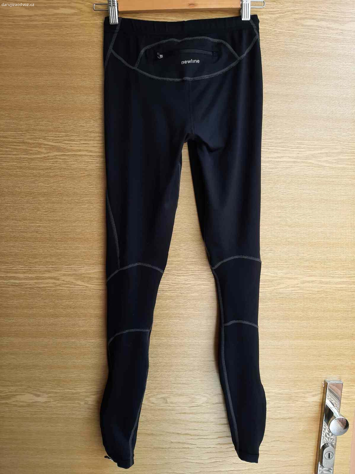 Dámské sportovní kalhoty Newline, vel. S. Daruji dámské sportovní kalhoty značky Newline, velikost S. Málo nošené, dobrý stav. Uvedené rozměry měřeny plošně a spíše orientační, jedná se o strečový materiál.
Předání Praha, Karlovo náměstí, vedle prodejny Albert, mezi 17:00 a 20:00.