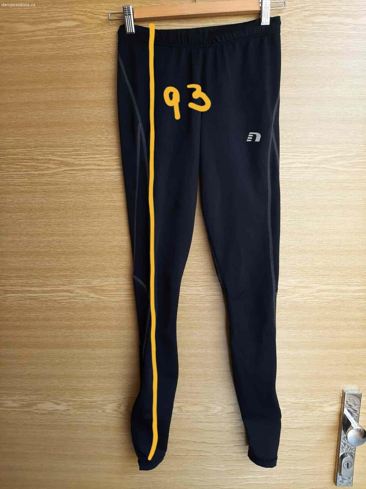 Dámské sportovní kalhoty Newline, vel. S. Daruji dámské sportovní kalhoty značky Newline, velikost S. Málo nošené, dobrý stav. Uvedené rozměry měřeny plošně a spíše orientační, jedná se o strečový materiál.
Předání Praha, Karlovo náměstí, vedle prodejny Albert, mezi 17:00 a 20:00.