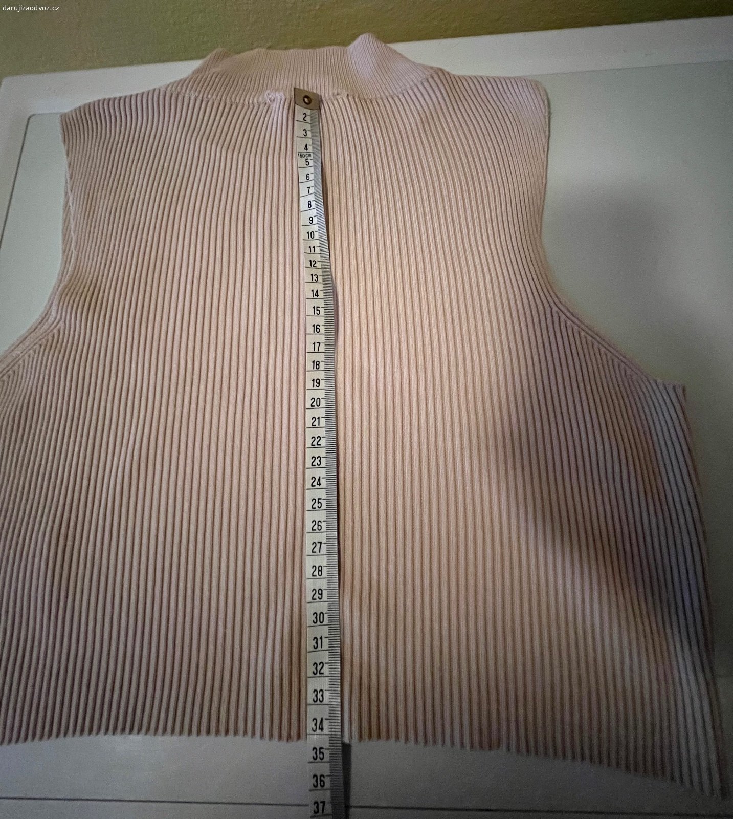 Damsky croptptop bezovy vel.M. Bezovy top z prijemneho upletu.