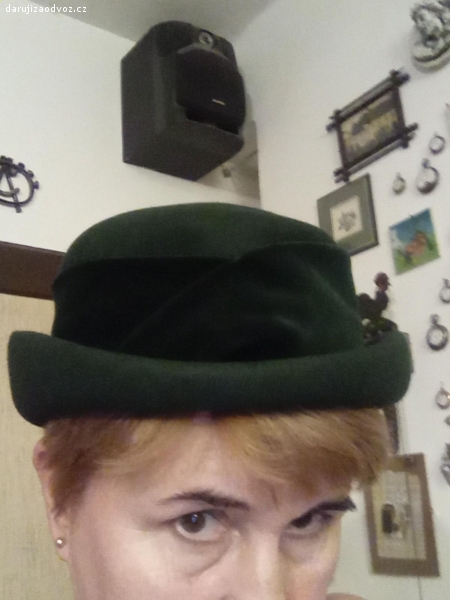dámský klobouk. zelený, králičí srst, velikost 56, můžu poslat přes zásilkovnu za 79,-