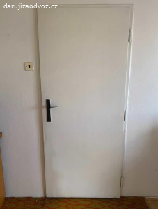 Darujeme dvoje staré dveře v dobrém stavu