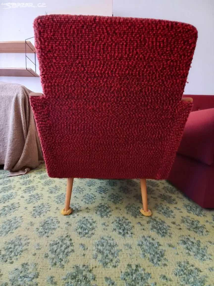 Retro křesla. Nabízíme dvě retro křesla v dobrém stavu. K prohlédnutí vždy o víkendu v Bechyni.