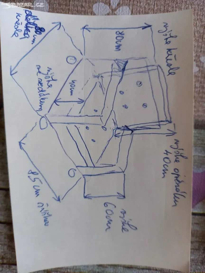 Sedací souprava Kleopatra. Retro sedací souprava Kleopatra z roku 1974, výrobce Jitona Soběslav, ve velmi dobrém stavu. Rozměry uvedeny na fotografiích. K prohlédnutí vždy o víkendu v Bechyni. V případě zájmu napište a domluvíme se na termínu vyzvednutí.