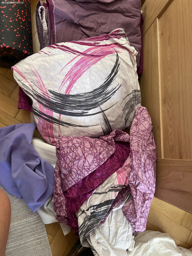 Daruji 2 kompletní sady povlečení + 3 froté