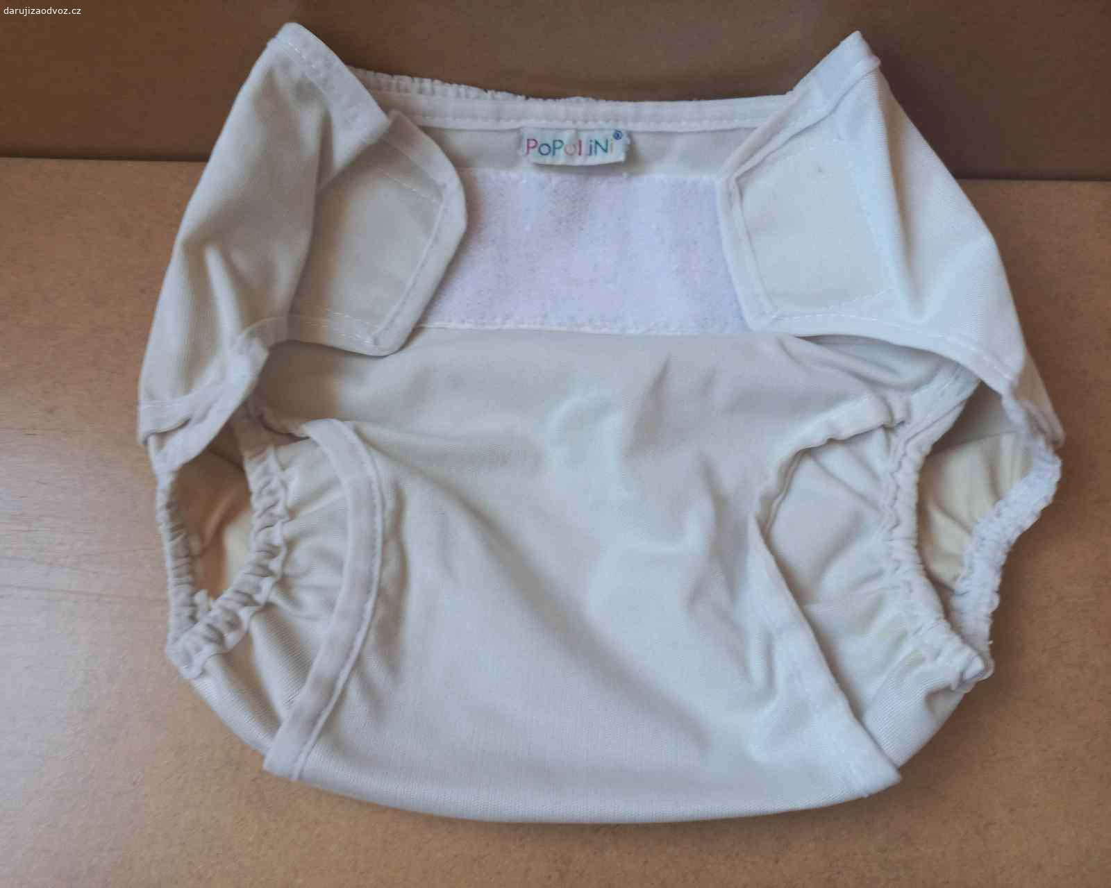 Daruji 2 kusy svrchních plen vel. 9-12 kg. Daruji 2 kusy svrchních plen pro miminka o váze 9-12 kg od výrobců (vždy po jednom kuse): Bambino mio a Popolini.