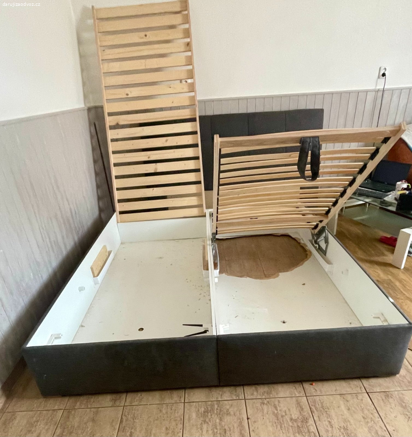 Daruji 2L postel s rošty bez matrací