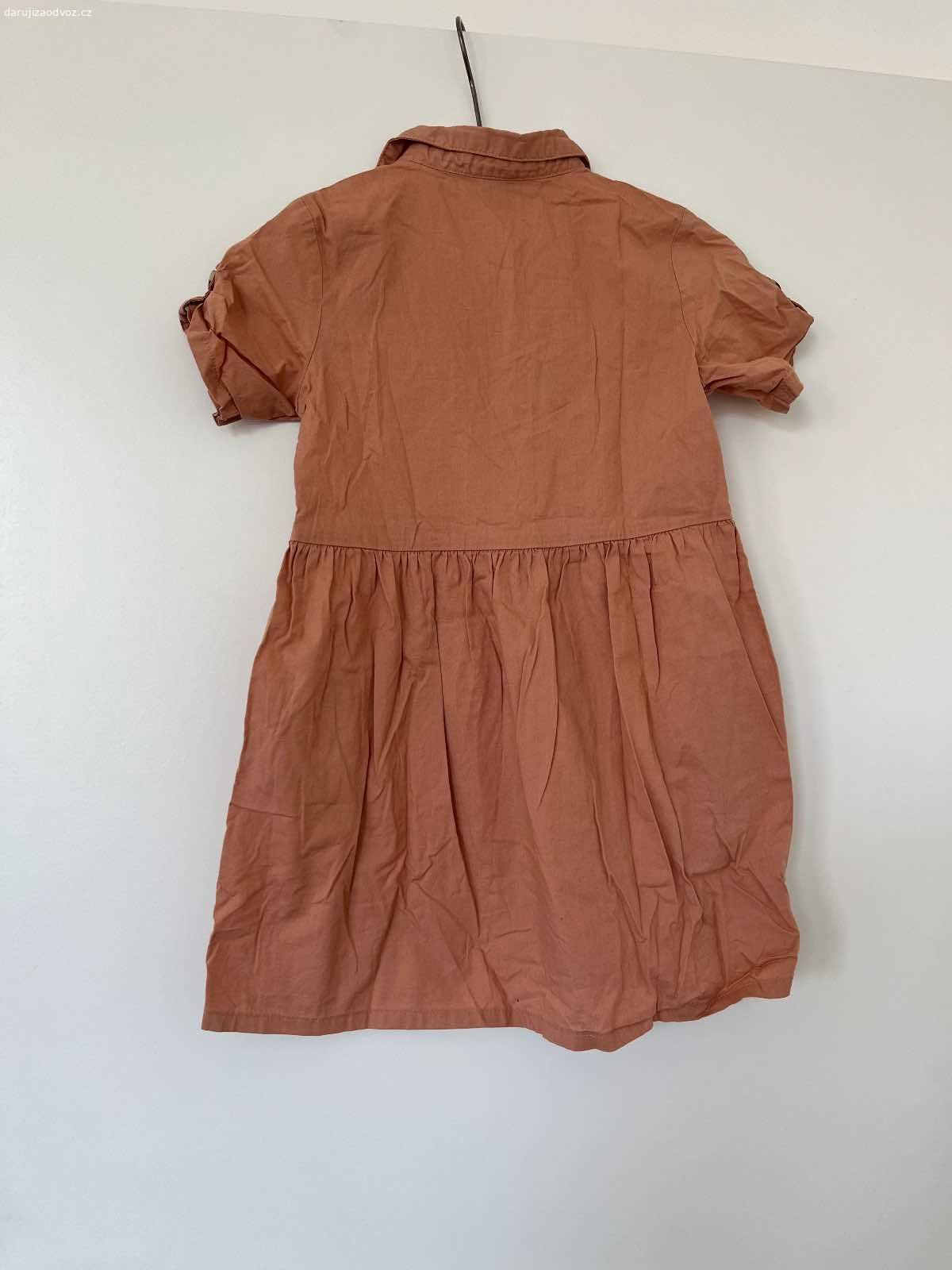 daruji 2x dívčí šaty vel. 122. plátěné šaty v perfektním stavu.
K vyzvednutí pondělí až pátek 9 -16 hod. v Michli
Mohu i zaslat.