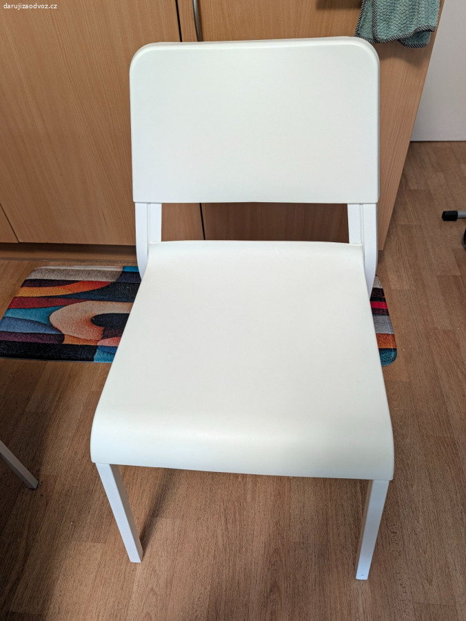 daruji 3 ks pevné kuchyňské židle