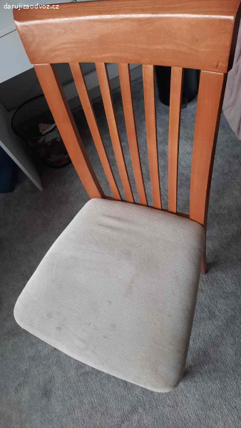 Daruji 3 kuchyňské židle s polstrováním za odvoz
