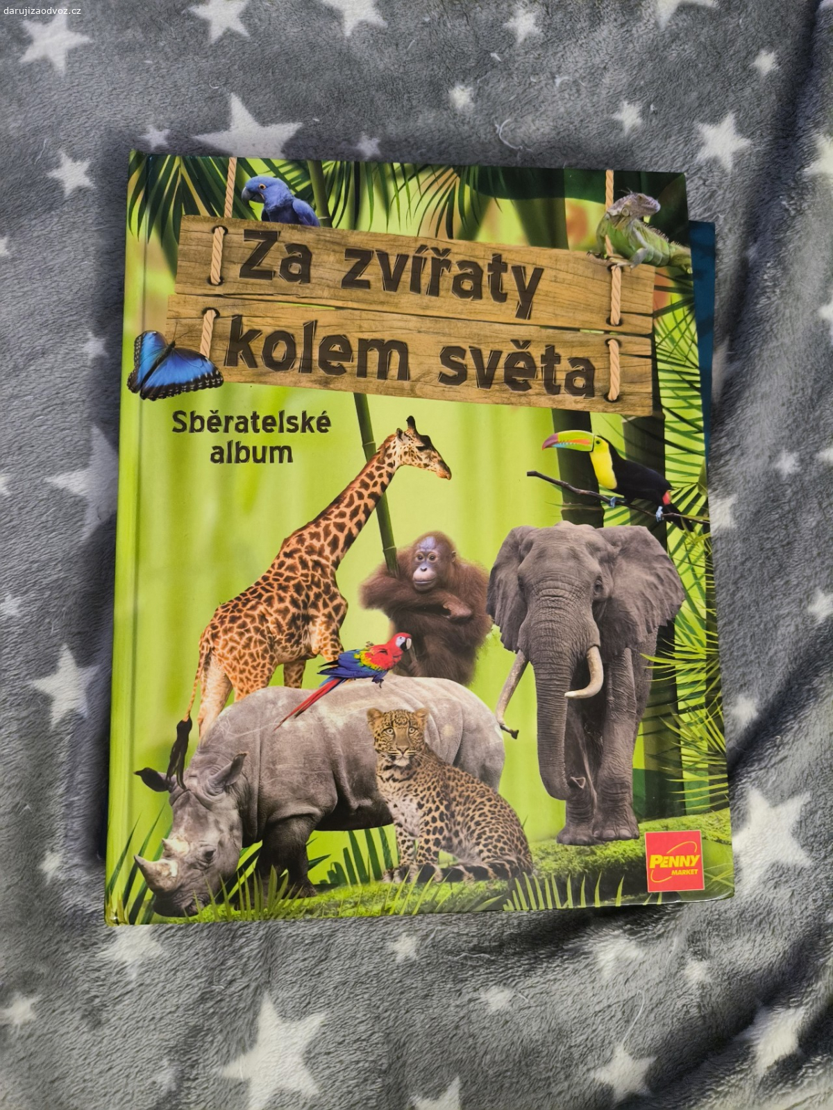 daruji 3 sběratelská alba. jedno je s kartičkami a dvě se samolepkami, všechny by měly být kompletní