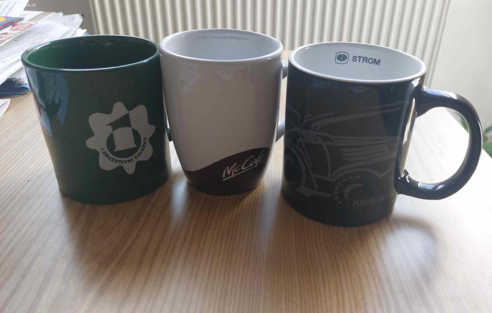 Daruji 3x hrnek, 1x popelník. Daruji co je na fotce. Přebytky z kuchyně. Vyzvednutí Praha 3 i jednotlivě.