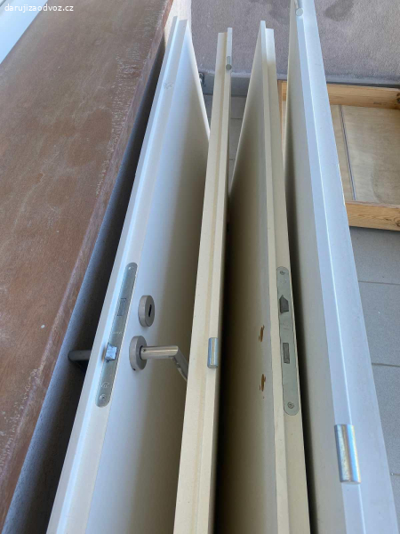Daruji 4 ks dveří s lamino