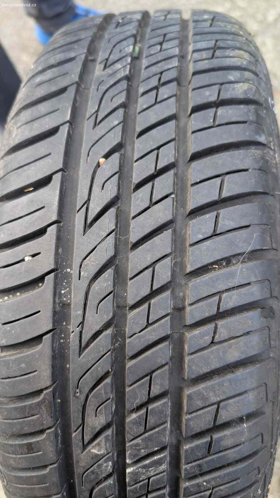 Daruji 4x pneu, 2x i s plechovým diskem. 2x Barum Brillantis 185/60/R14 a 2x Firestone 185/60/R14
2x jsou ty pneu i s plechovým diskem. Původně byly na Ford Focus mk2, 4díry, rozteč 110mm