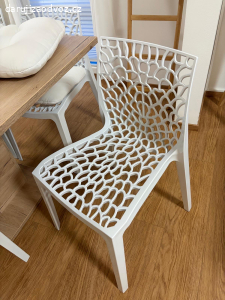 Daruji 6 židlí + 1 barovou