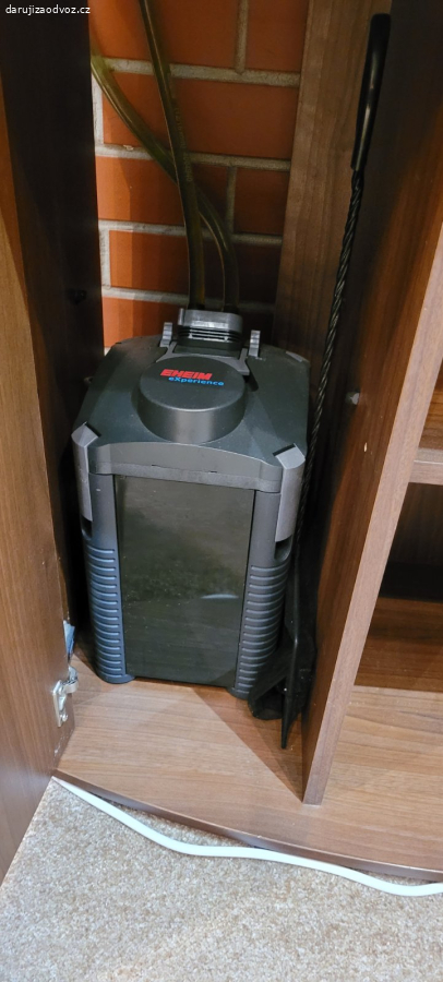 Daruji akvarium cca 140 L + skříň +filtr