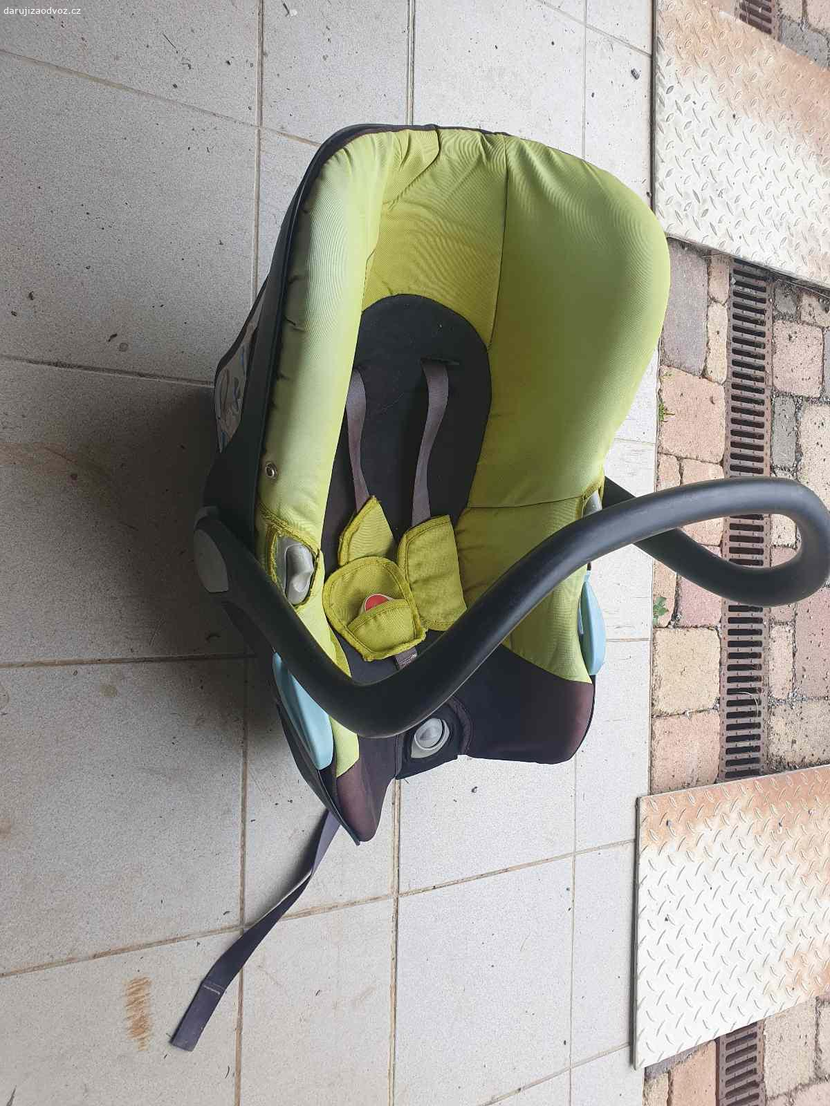 Daruji autosedačku  vajíčko. Daruji autosedacku/vajíčko pro nejmenší děti. Odvozila všechny 3 naše děti, ale plně funkční... případně za hořkou čokoládu dovezu i do Brna;)