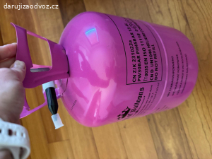 Daruji balonky - latex + zbytek lahve helium .