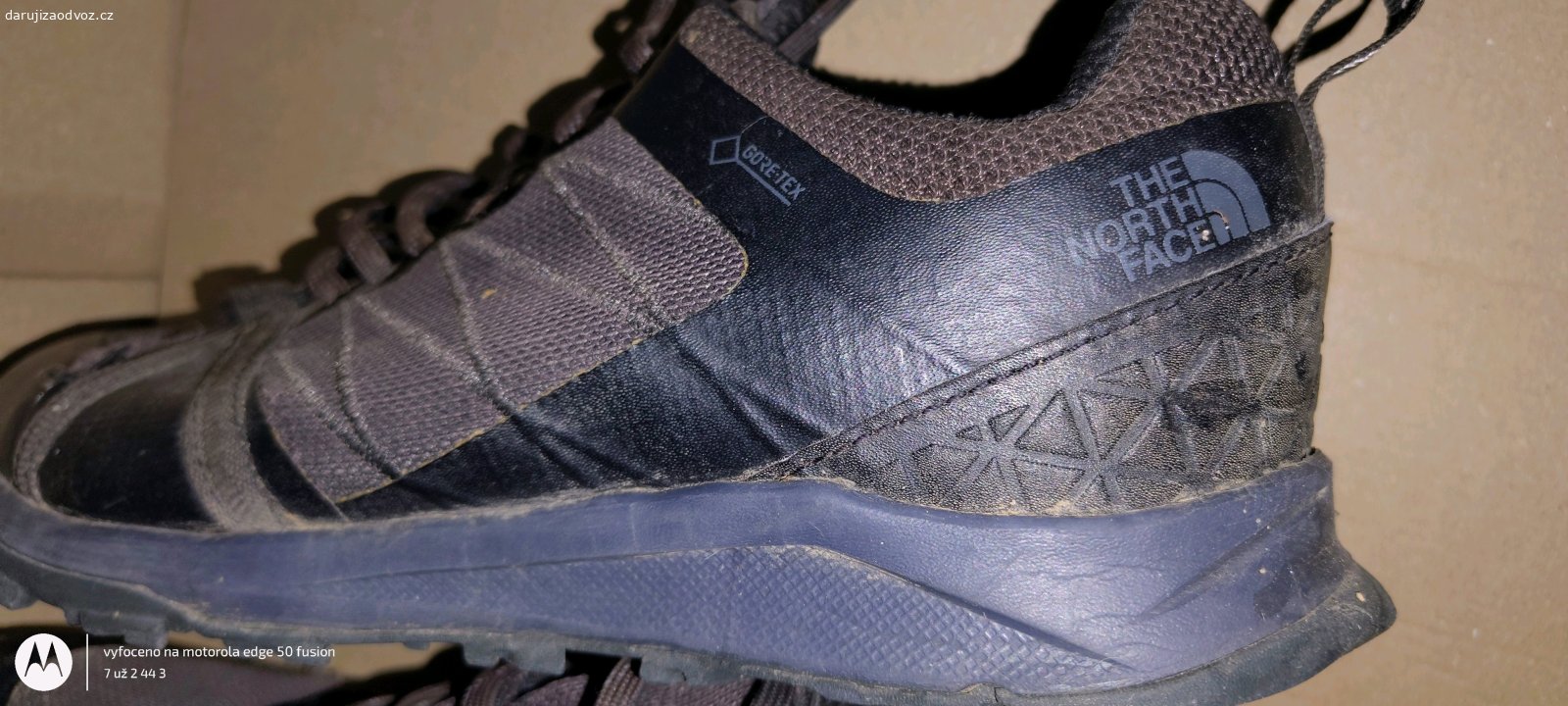 daruji boty 40 dámské. daruji dámské boty 40 The North Face....u obou jsou protrhlé malíčky ale na donošení poslouží
