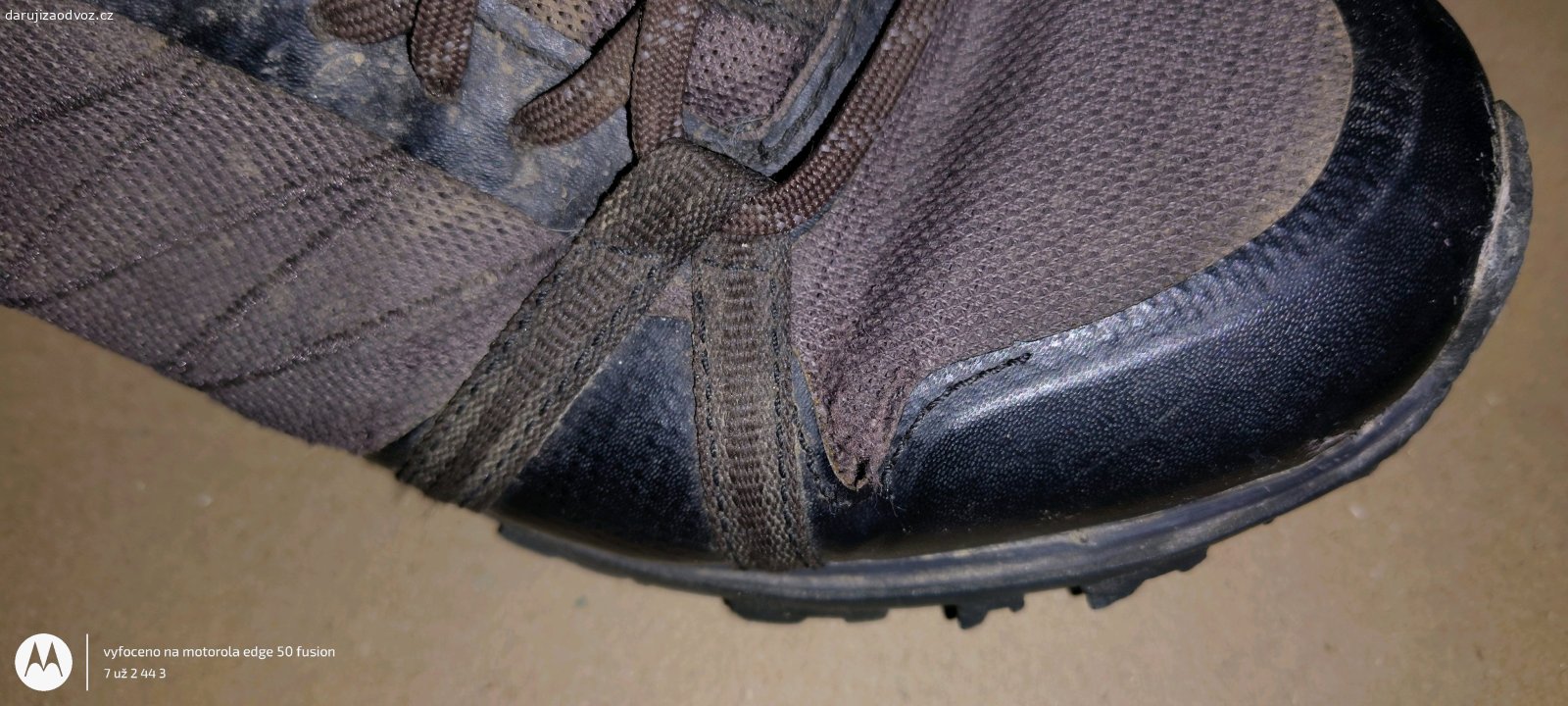 daruji boty 40 dámské. daruji dámské boty 40 The North Face....u obou jsou protrhlé malíčky ale na donošení poslouží