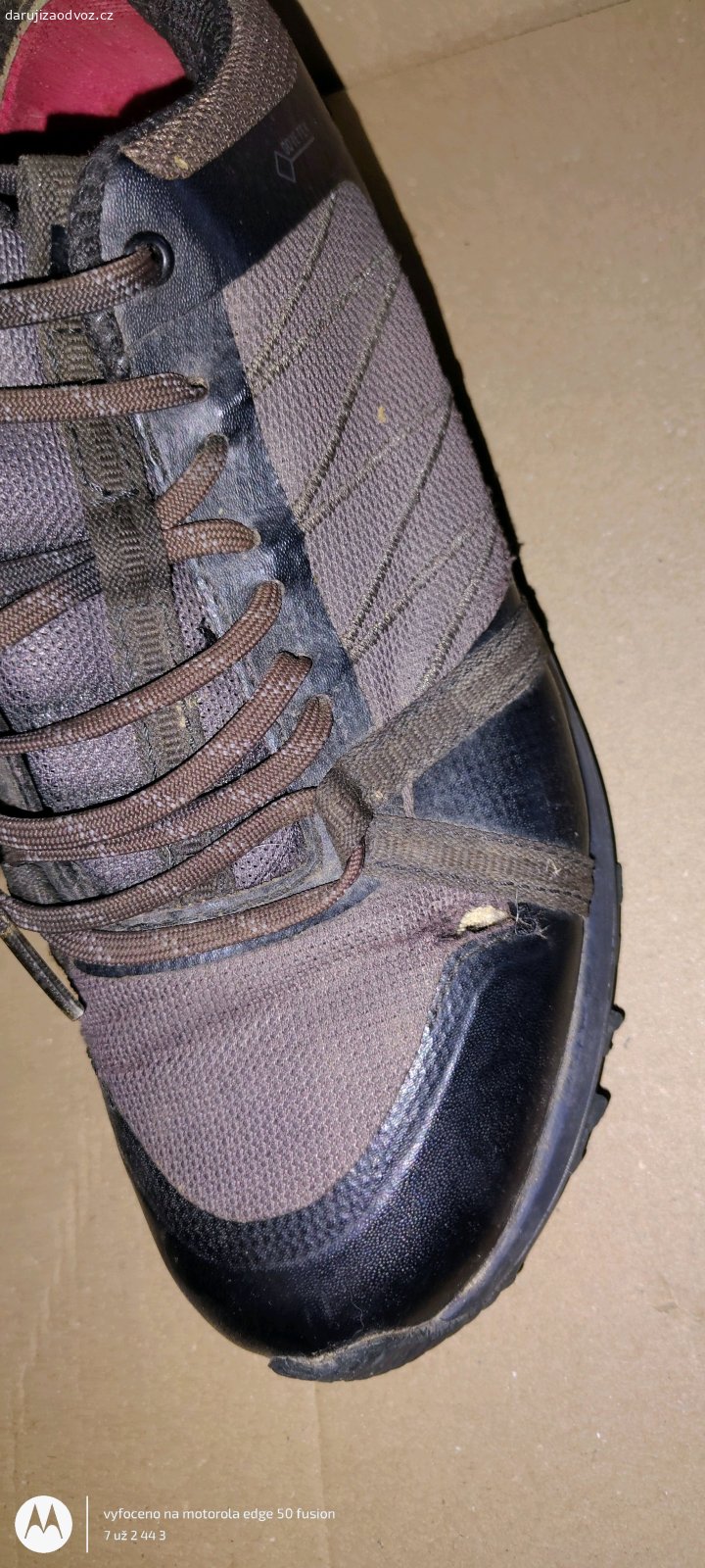 daruji boty 40 dámské. daruji dámské boty 40 The North Face....u obou jsou protrhlé malíčky ale na donošení poslouží