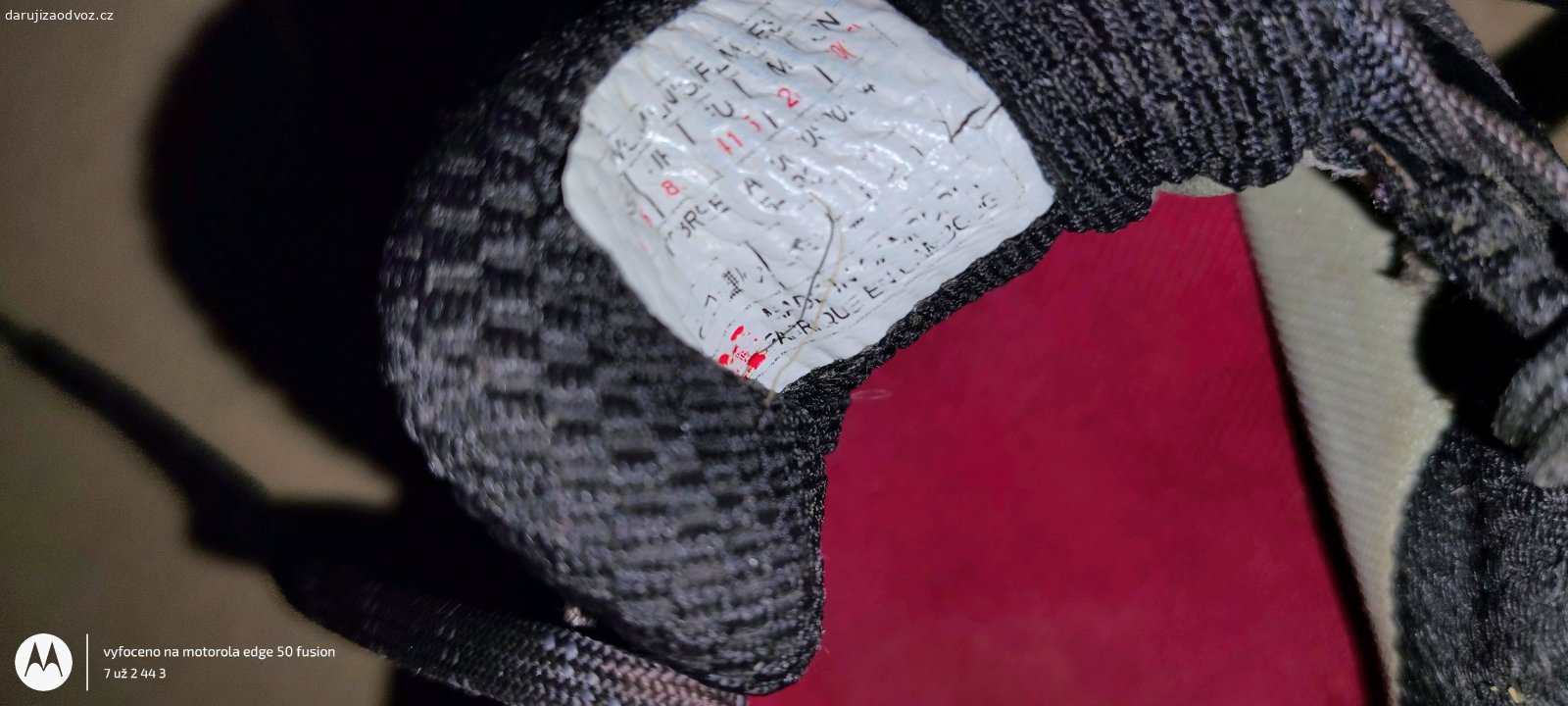 daruji boty 40 dámské. daruji dámské boty 40 The North Face....u obou jsou protrhlé malíčky ale na donošení poslouží