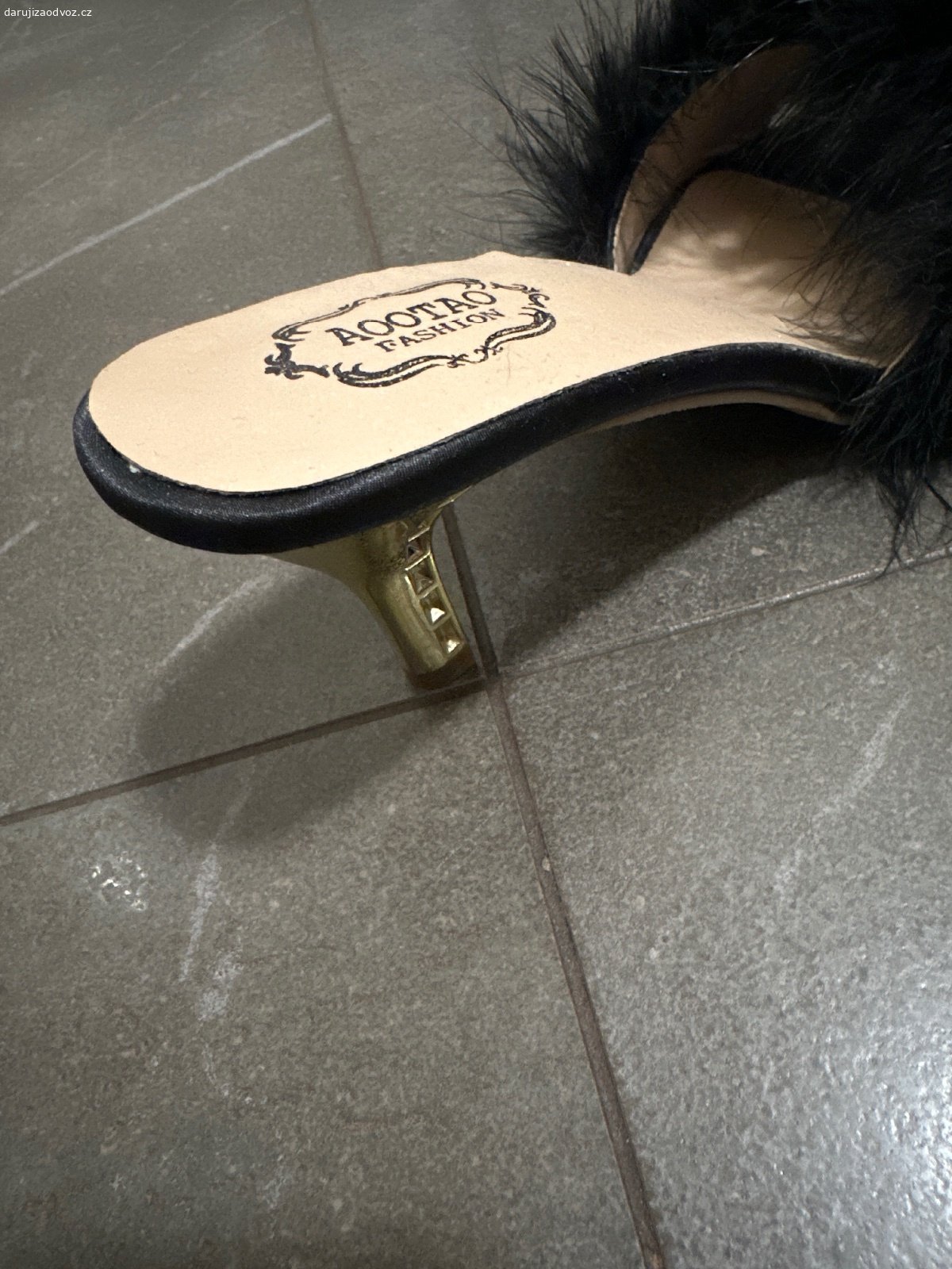 Daruji boty vel 39. Daruji boty, nenošené, objednáno z Temu, vel. 39