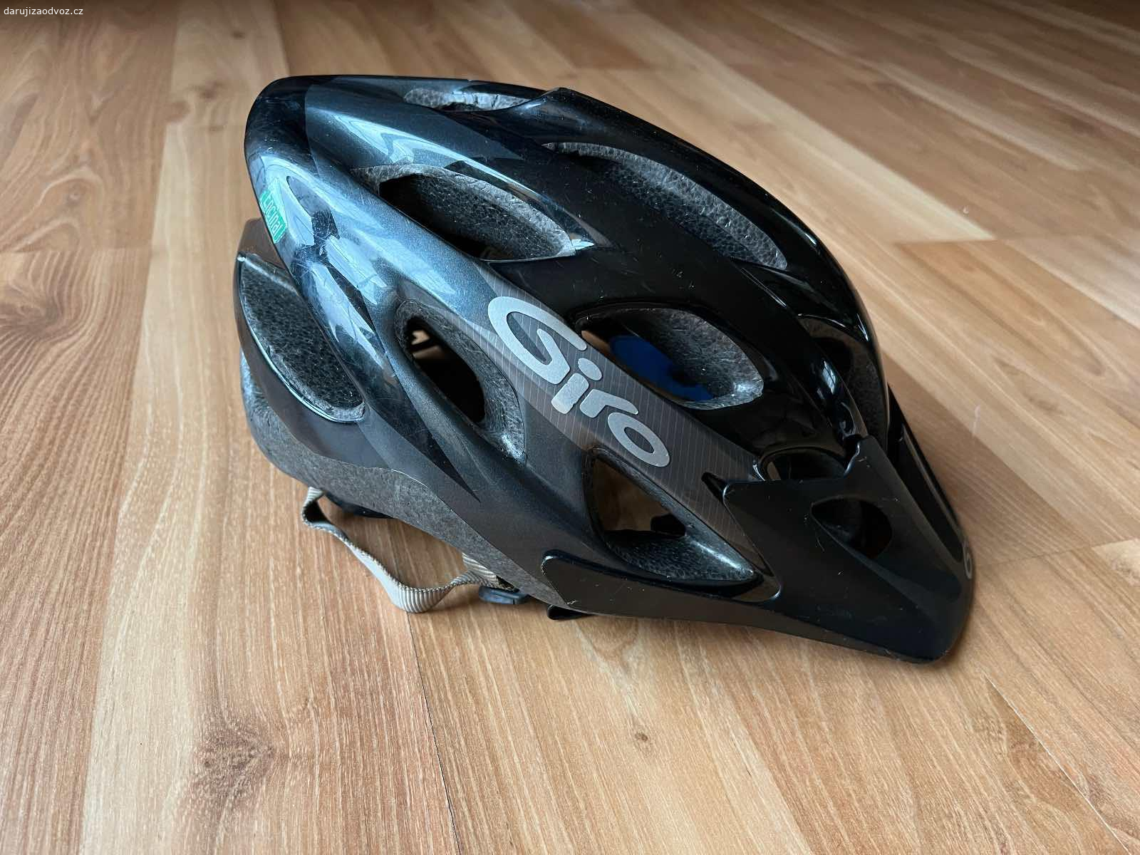 Daruji cyklo helmu. Starší cyklistická helma zn. Giro