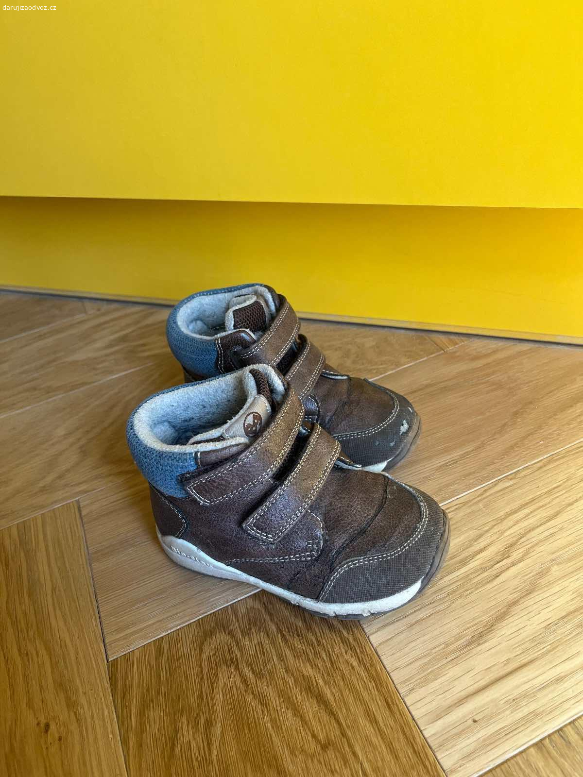 Daruji dětské boty vel. 23. Daruji za odvoz dětské boty, vel. 23. Osobní předání Praha Smíchov.