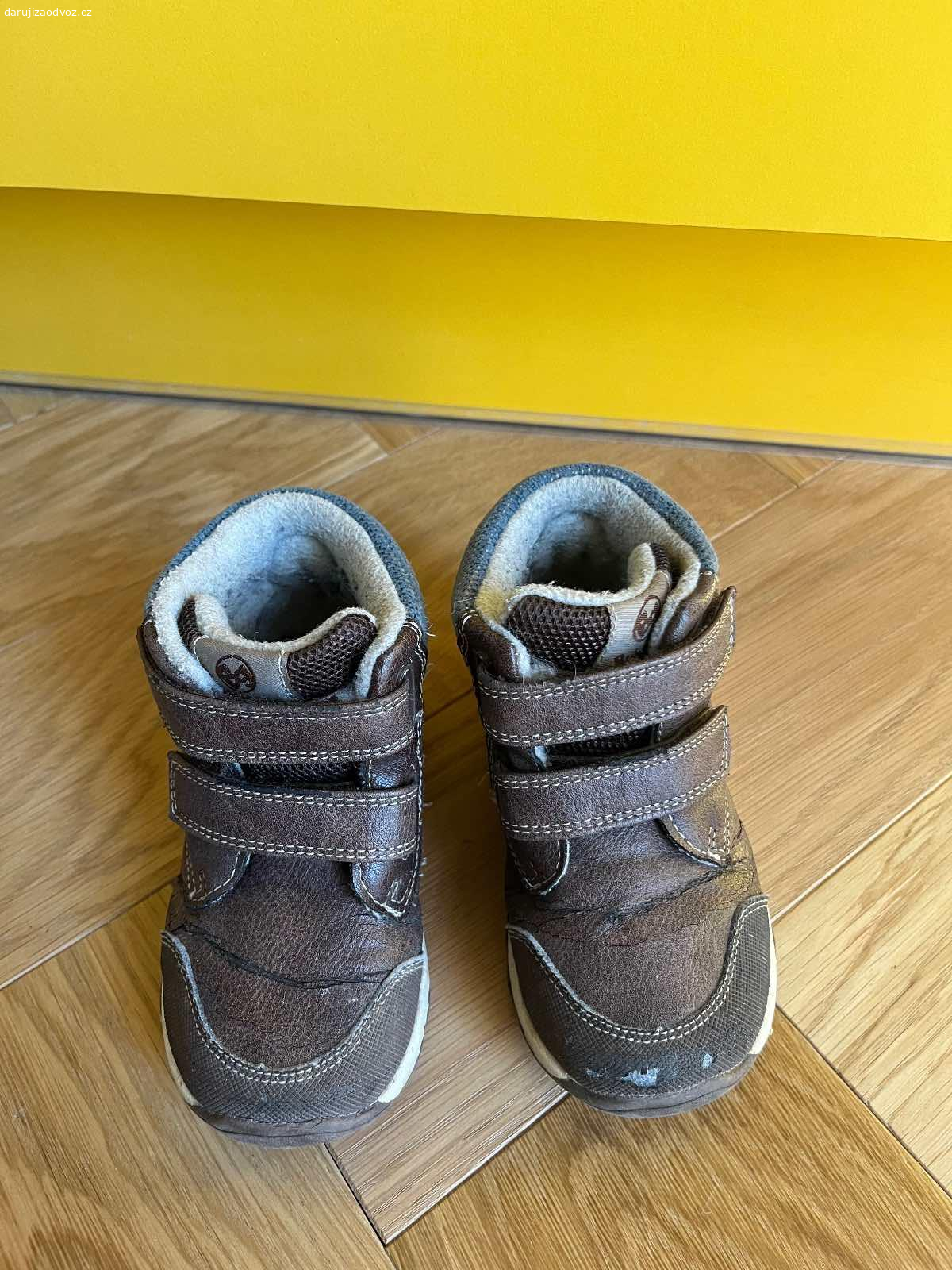 Daruji dětské boty vel. 23. Daruji za odvoz dětské boty, vel. 23. Osobní předání Praha Smíchov.