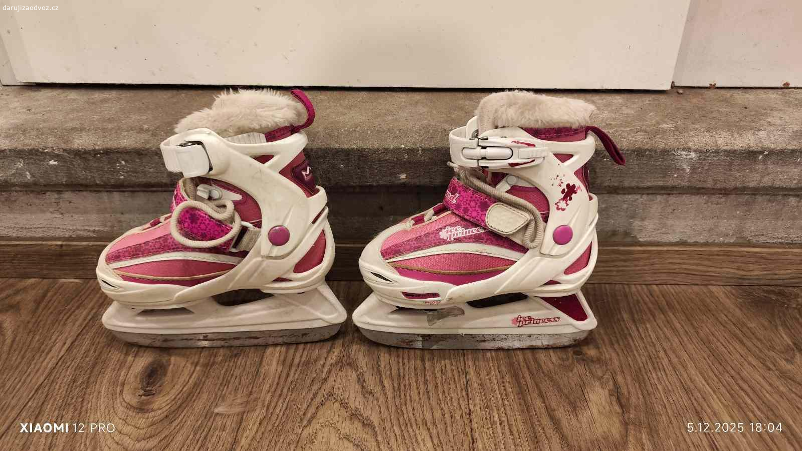 Daruji dětské brusle. Dětské dívčí brusle, nastavitelné 29 - 32
Za odvoz