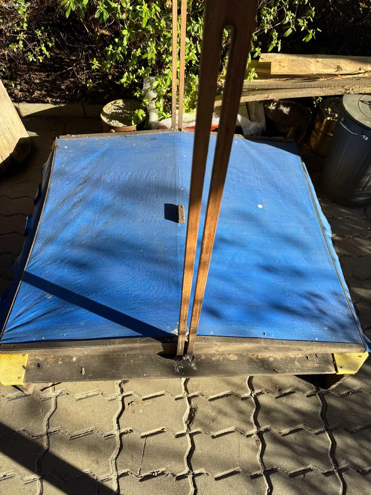 Daruji dětské pískoviště. Daruji dětské pískoviště s vysouvací stříškou, rozměr 110x 110cm