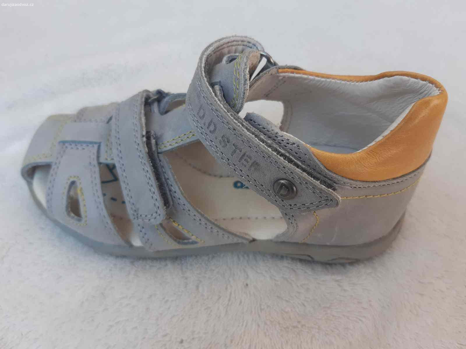 Daruji dětské sandál vel.27. Daruji za odvoz nebo za postovné nenošené kožené dětské sandály. Obuty asi 2x. Velikost 27. Značka DD Step. I s originál krabicí. Původní pořizovací cena 899.